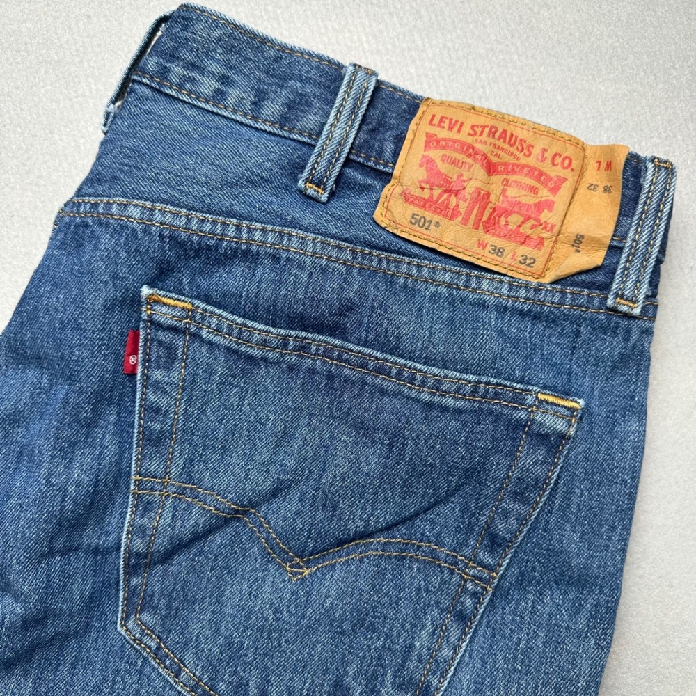 Levi's 501 Original Fit Jeans Mens 38x32 Blue Medium Wash Straight Leg Denim